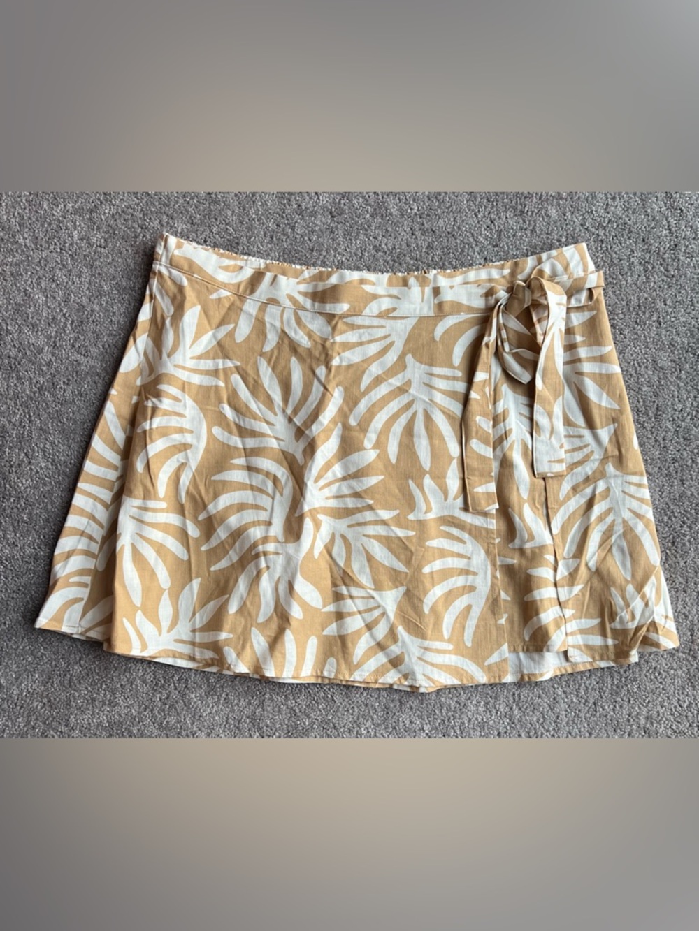 a new day Beige and White Tie-Waist Mini Skirt